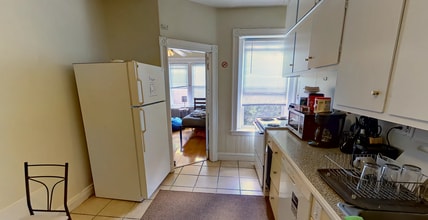 1232 Beacon St, Unit 3 in Brookline, MA - Foto de edificio - Building Photo