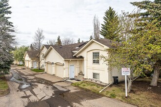 4630 17 Av NW in Edmonton, AB - Building Photo - Building Photo