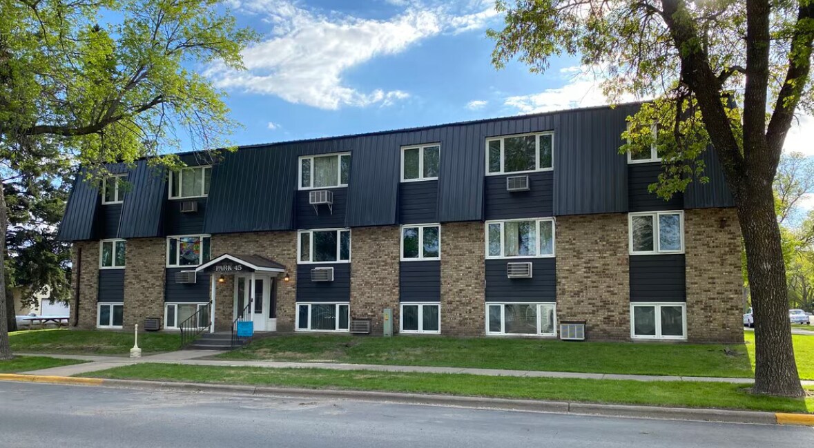 704 9th St NW, Unit 1 in Cooperstown, ND - Building Photo
