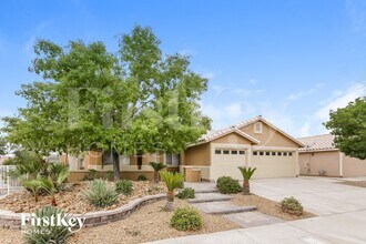 1066 Oak Shade Ln in Henderson, NV - Foto de edificio - Building Photo