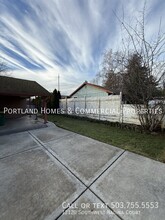 12120 SW Nadina Ct in Beaverton, OR - Building Photo - Building Photo