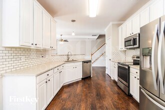 6720 Winners Dr in Whitsett, NC - Foto de edificio - Building Photo