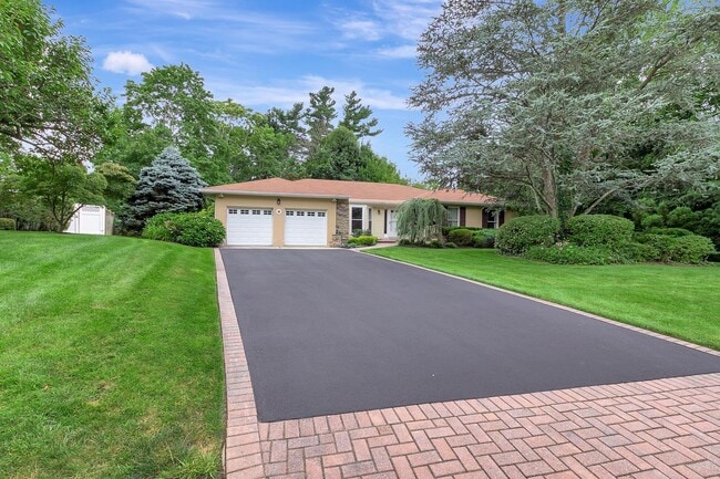 4 Half Acre Ct in Smithtown, NY - Building Photo - Building Photo