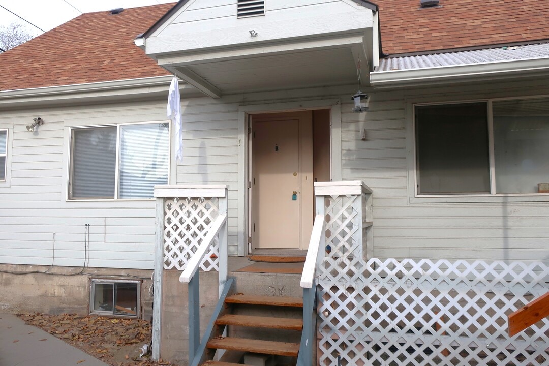 412 Yakima St, Unit B in Wenatchee, WA - Building Photo