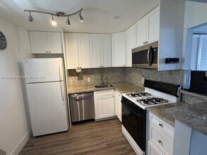 1615 Meridian Ave in Miami Beach, FL - Building Photo - Building Photo