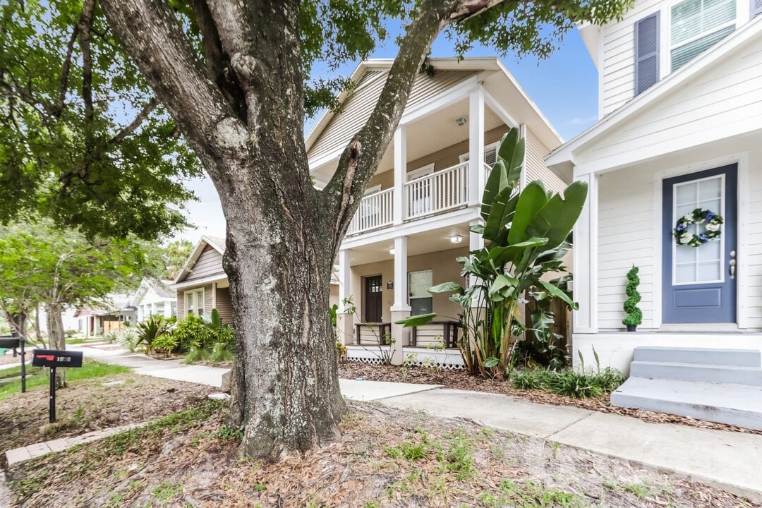 1936 W Chestnut St in Tampa, FL - Building Photo