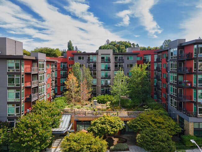 Youngstown Flats in Seattle, WA - Foto de edificio - Building Photo