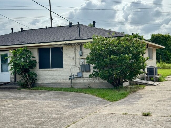 206 Robertson St