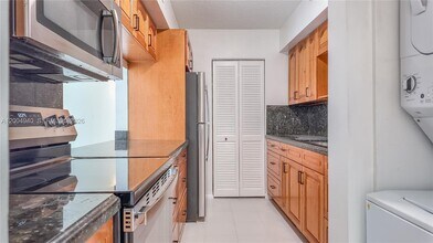 1700 NW N River Dr in Miami, FL - Building Photo - Building Photo