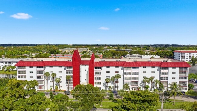 4851 NW 21st St in Lauderhill, FL - Building Photo - Building Photo