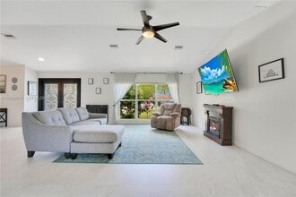 15300 SW 164th St in Miami, FL - Foto de edificio - Building Photo