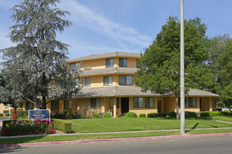 Walnut Park Apartment in Visalia, CA - Building Photo - Building Photo