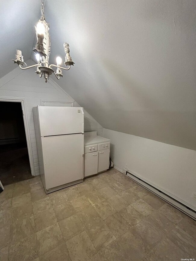 24 Simon St in Babylon, NY - Building Photo - Building Photo
