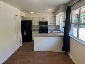 12119 Robin Ridge Ln in Austin, TX - Building Photo - Building Photo