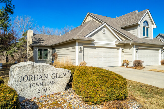 Jordan Glen Townhomes in West Des Moines, IA - Foto de edificio - Building Photo