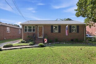 727 Osborn Ave in Chesapeake, VA - Building Photo