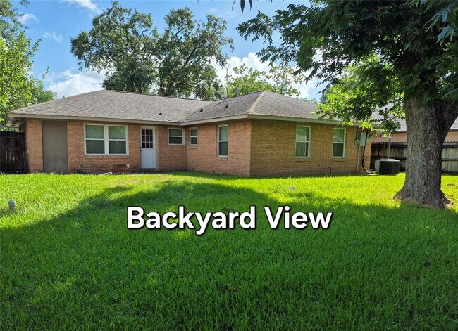 1803 Colby Dr in Baytown, TX - Building Photo - Building Photo