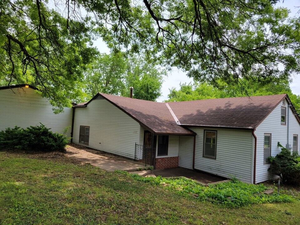 6415 E 86th St in Kansas City, MO - Building Photo