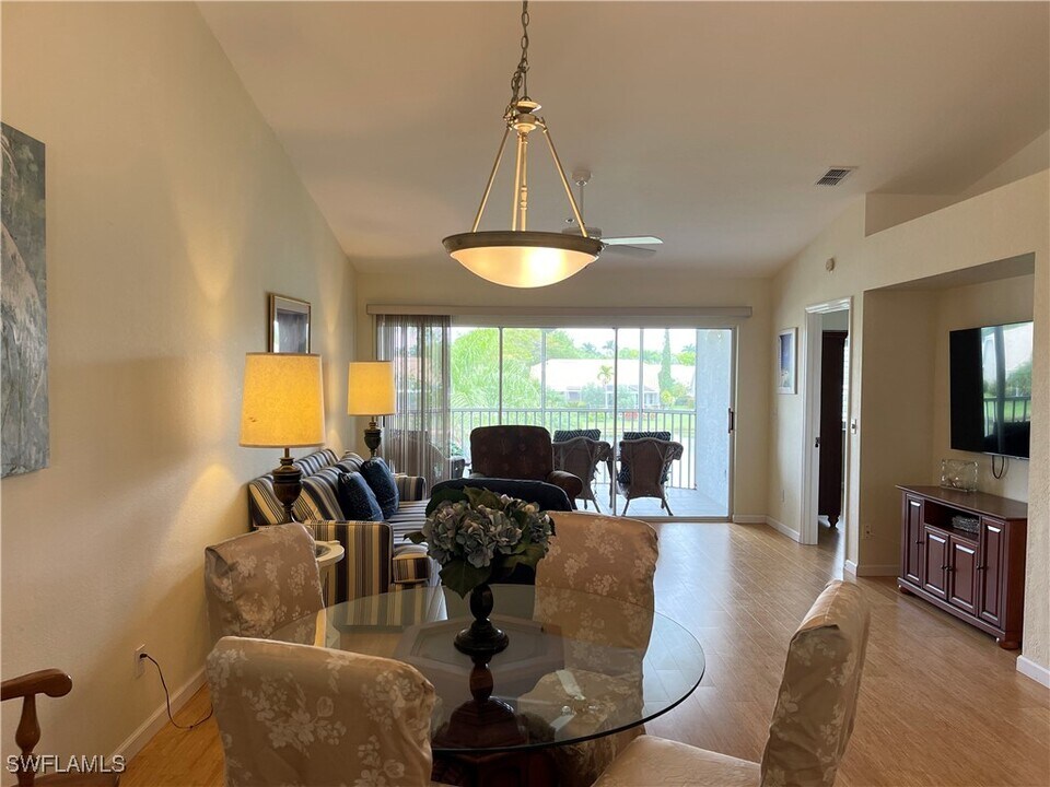9009 Michael Cir in Naples, FL - Building Photo