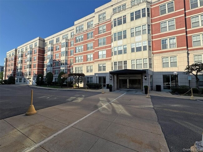 300 Mamaroneck Ave in White Plains, NY - Building Photo - Building Photo