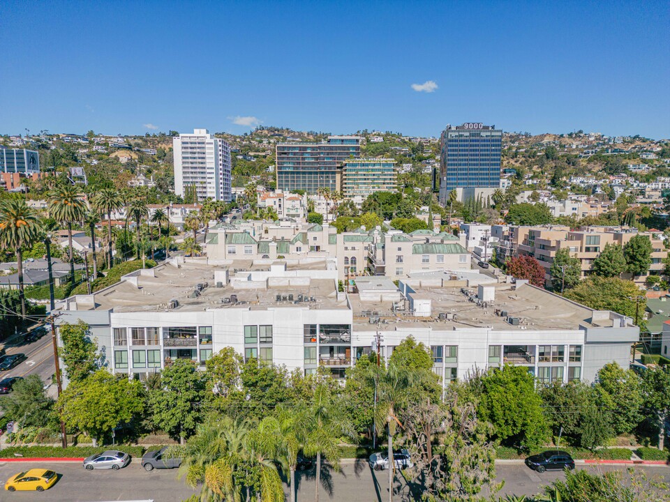 906 N Doheny Dr, Unit 501 in West Hollywood, CA - Building Photo