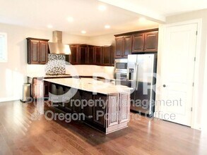 17190 NW Catalpa St in Portland, OR - Building Photo - Building Photo