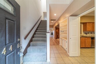 2444 Bering Dr in Houston, TX - Building Photo - Building Photo