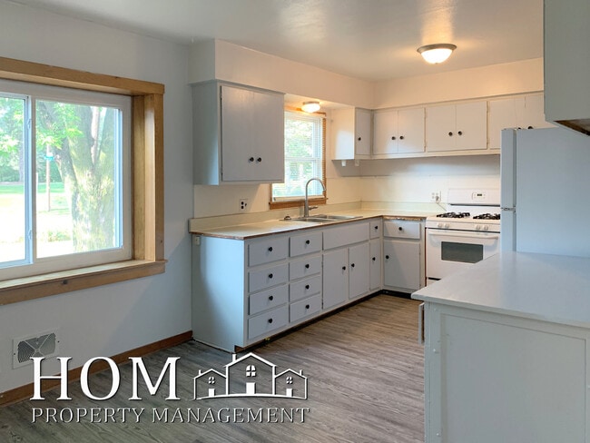 335 Dolph Rd in Mankato, MN - Foto de edificio - Building Photo