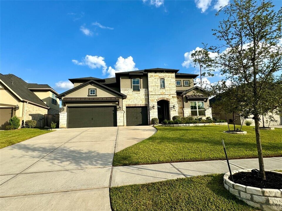 1215 Tallow Park Ln in Pinehurst, TX - Building Photo