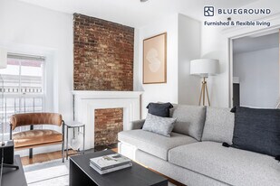 14 Derne St in Boston, MA - Building Photo