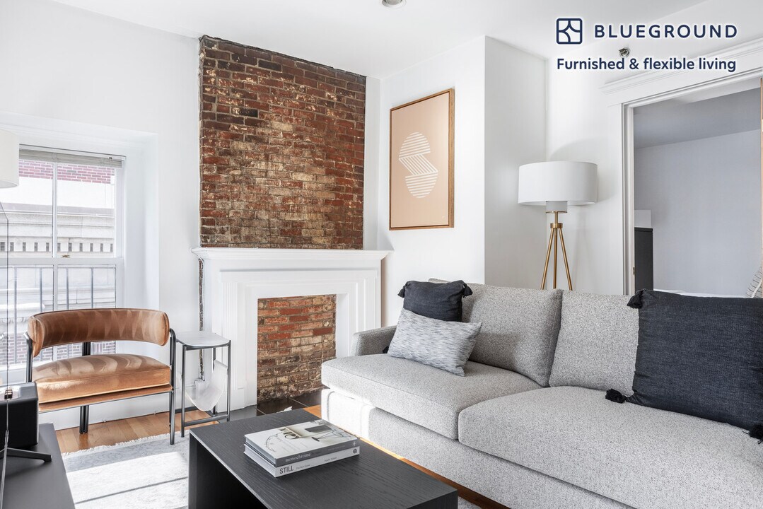 14 Derne St in Boston, MA - Building Photo