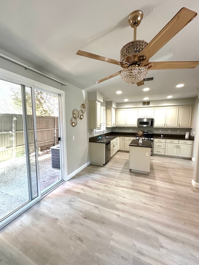 5405 Washoe St in Sacramento, CA - Building Photo - Building Photo