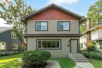 2090 Roblyn Ave in St. Paul, MN - Building Photo - Building Photo