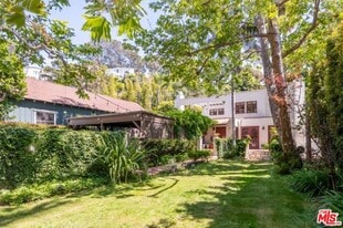 344 Entrada Dr in Santa Monica, CA - Building Photo