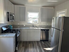 1713 1/2 V St, Unit 1713and1half in Sacramento, CA - Building Photo - Building Photo