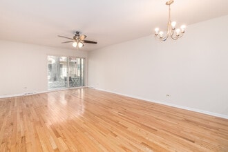 5961 North East Circle Avenue in Chicago, IL - Building Photo - Building Photo