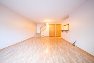 10804 Lexington Dr in Eden Prairie, MN - Building Photo - Building Photo
