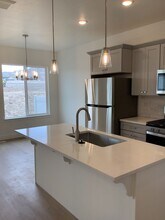 941 Portman Wy in Saratoga Springs, UT - Building Photo - Building Photo