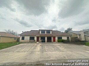 7550 Oak Chase in San Antonio, TX - Building Photo