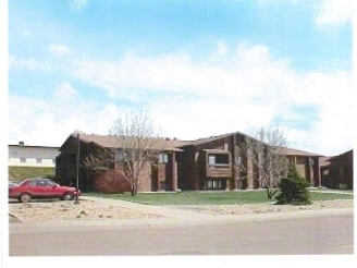 2530 W 6th St in Dickinson, ND - Building Photo