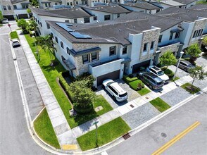 7911 NW 105th Ave in Doral, FL - Building Photo - Building Photo