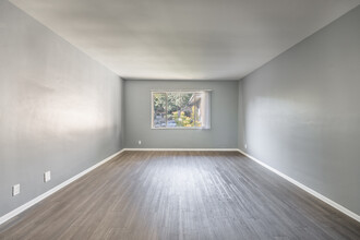 Verdugo Mesa in Los Angeles, CA - Building Photo - Interior Photo