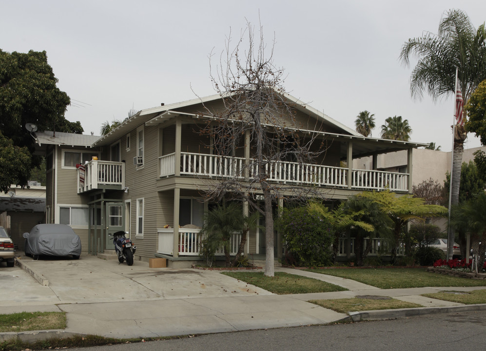 Jerome's Amerige Flats in Fullerton, CA - Building Photo