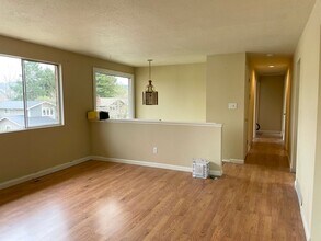 7405 125th Pl SE in Newcastle, WA - Building Photo - Building Photo