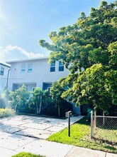 1631 NE 109th St in Miami, FL - Building Photo - Building Photo