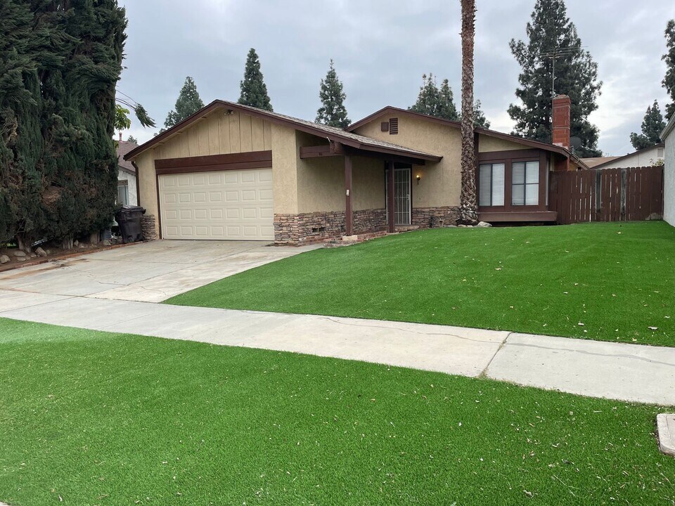 10200 Mandalay Ct in Riverside, CA - Building Photo