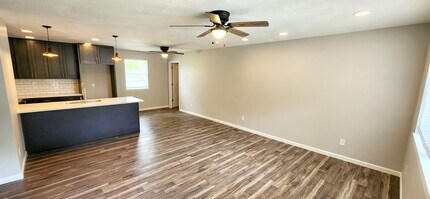 202 E Berry St in Republic, MO - Building Photo - Building Photo