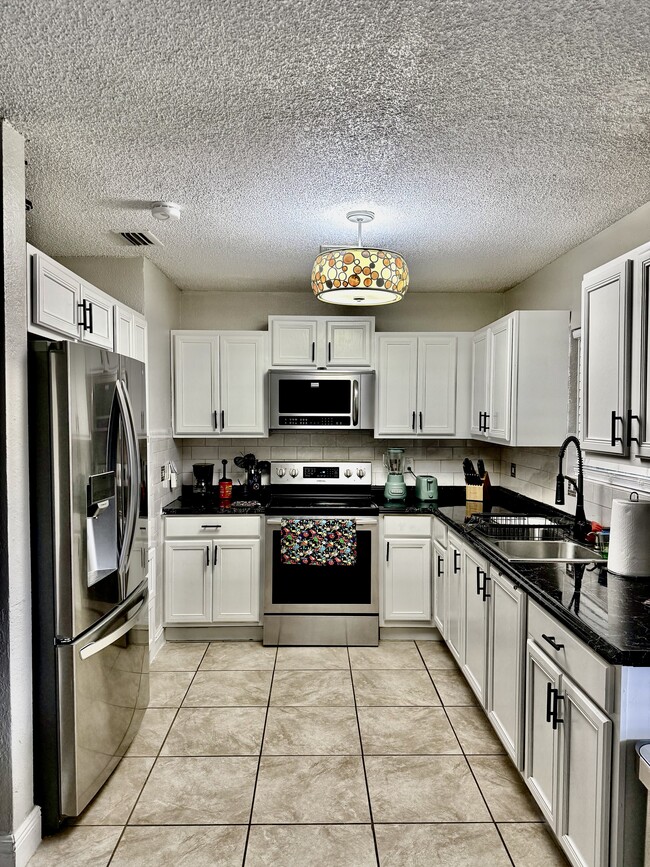 7303 Perugia Ave, Unit Room C in Orlando, FL - Building Photo - Building Photo