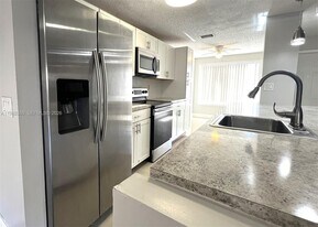 8249 NW 8th Pl in Plantation, FL - Building Photo