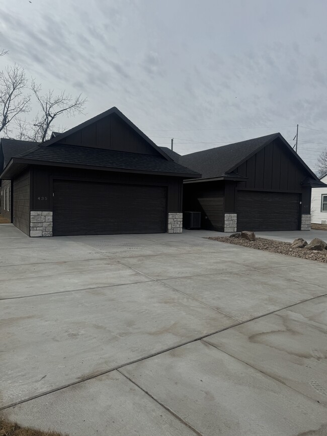 property at 435 W 3rd St